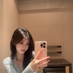 氣質御姐型：晚晴165.D奶.23歲 外表高雅 懂得掌控互動節奏 床上溫柔細膩又帶挑逗感