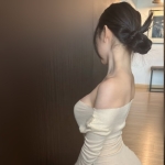 可馨外送茶：月柔165.E.48.24歲 很有韻味 胸大屁股翹 走路是身軀是扭動的