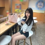 清純茶：由美162.C.46.22歲 乖巧清純小美女 性格調皮 身材比列好 美腿白嫩 想嘗試多姿