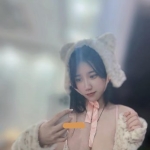 大奶學生妹：甜心160.48.F.21歲 可愛的童顏巨乳學生 甜美的臉蛋 笑容溫暖 迷人大奶