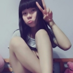 甜美學生妹：楠楠160.C.18歲 敏感水多 服務沒什麼限制 床上騷騷的