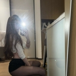 辦公司氣質OL：天仙165.C.48.27歲 高跟鞋踩得穩 黑絲線條俐落 氣場很強