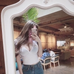 火辣性感酒促小姐：妍妍163.47.E.27歲 細滑Q彈 前凸後翹的身材 美艷S型曲線