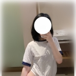 學生妹外送：小樂156.C.43.20歲 外貿漂亮 有著粉大顆水汪汪的眼睛 配合很高 超敏感