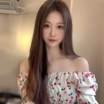 美術系氣質系花：艾曼162.C.44.23歲 氣質相貌滿分 纖細柔軟的身材 讓人愛不釋手