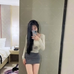 酒店櫃姐:芊芊165c.C.48.27歲敏感的鮑魚等你來摸 加上絲襪更加讚喔