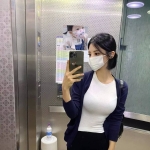 秀氣臉蛋的短髮正妹：雯秀162.47.D+.24歲 擁有著傲人上圍小蠻腰