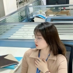 大奶紅牌：月婷163.E.28歲 肉慾大奶OL 超白皙雙峰 衣服都快要被撐爆了