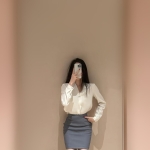 火辣性感OL：麗奈170.C.47.26歲 擁有火辣的身材和迷人的曲線